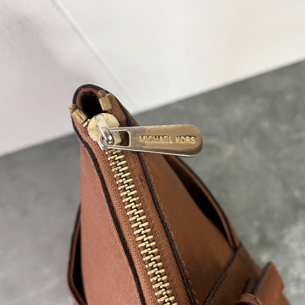 Michael Kors brown Saffiano leather Jet Set Top-Zip Tote bag - Picture 5 of 16